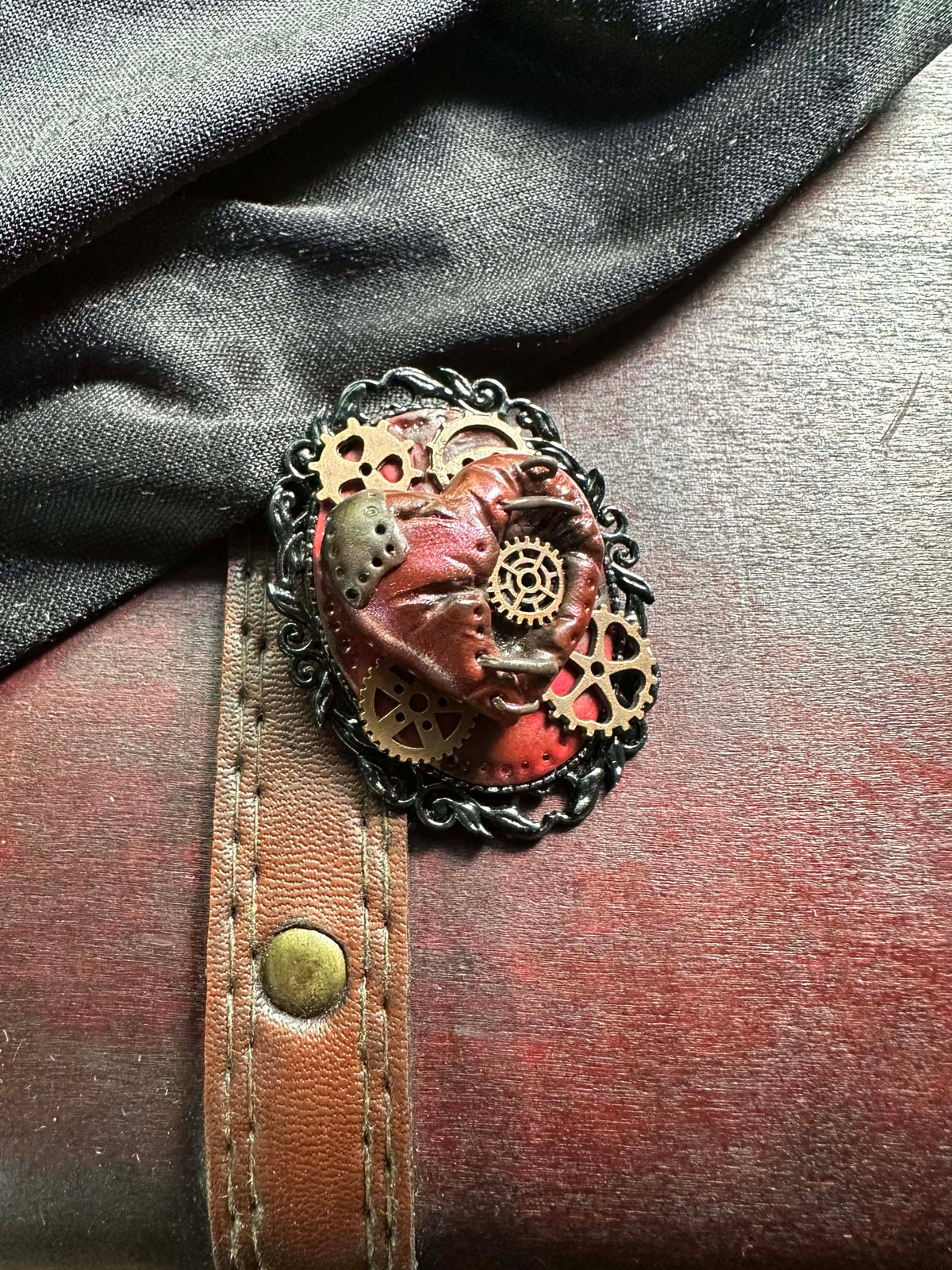 Steampunk Broschen | handmodellierte Anstecker