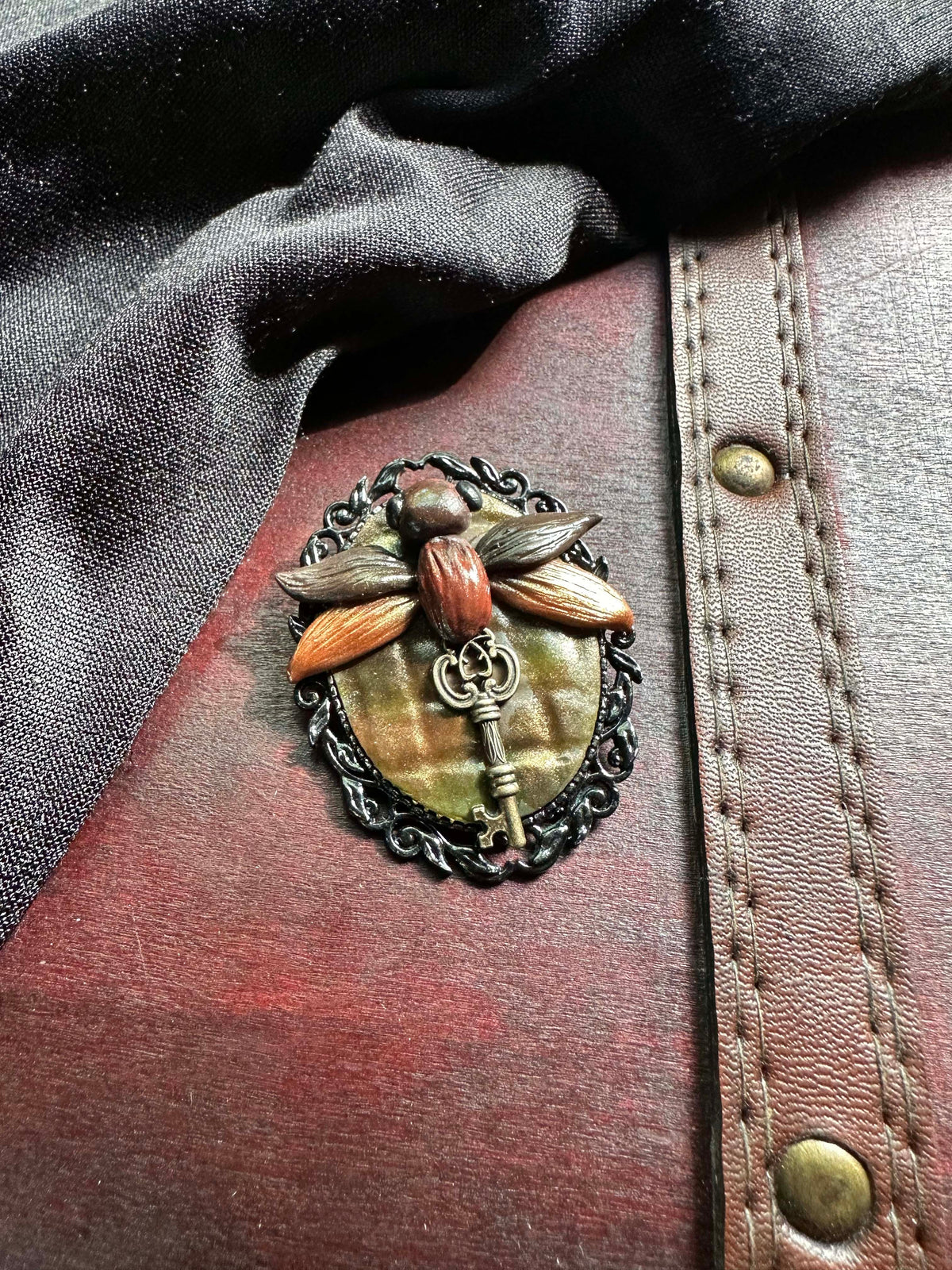 Steampunk Broschen | handmodellierte Anstecker